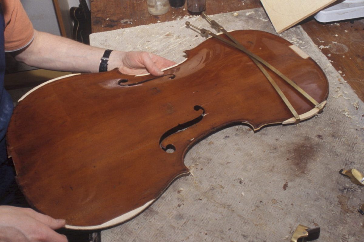 PierreLAJUGEE,luthier5 rognée